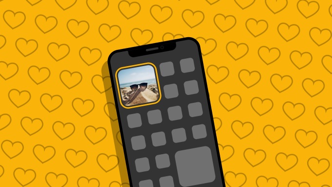 render of smartphone showing locket app